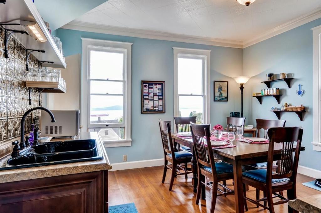 Astoria Painted Lady Historic Apt With River View! Luaran gambar