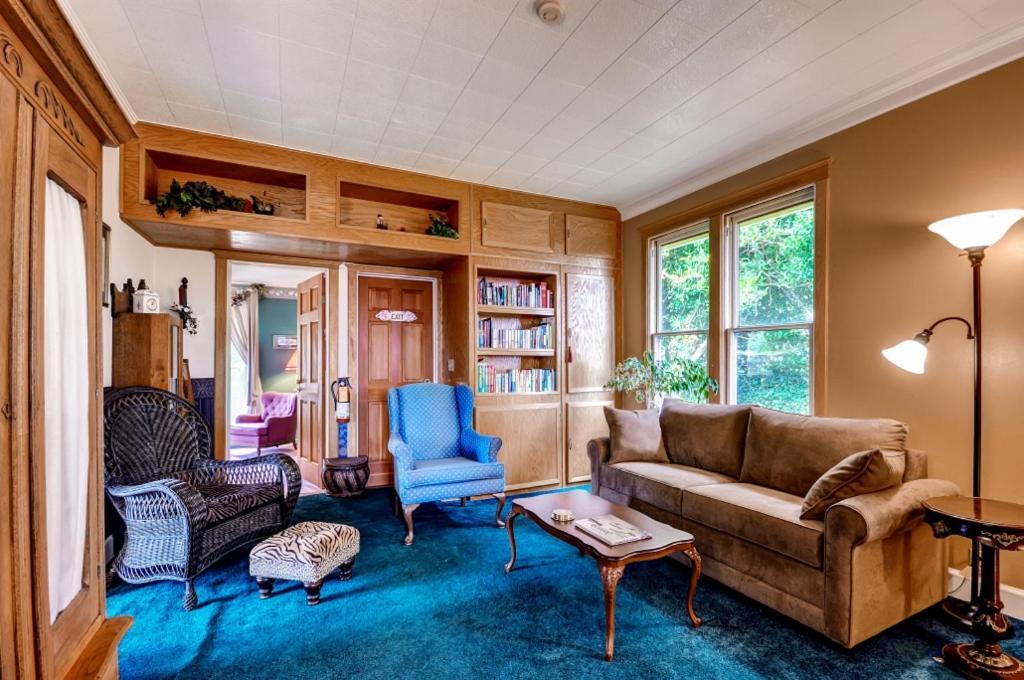Astoria Painted Lady Historic Apt With River View! Luaran gambar