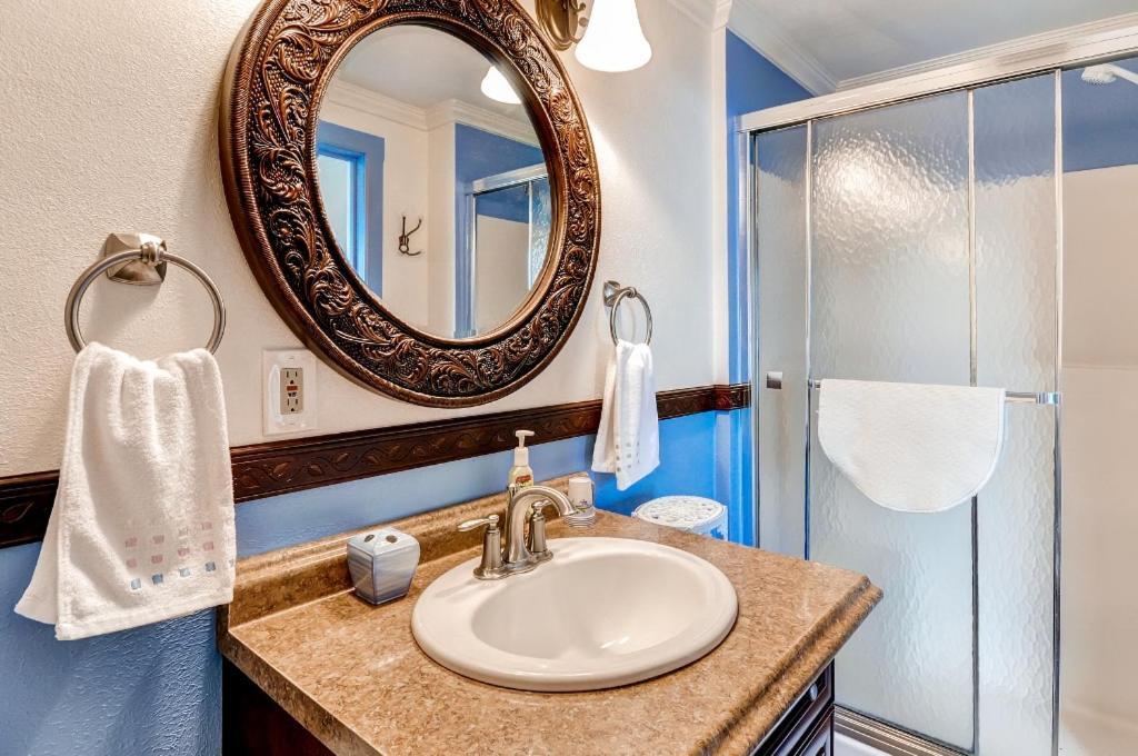 Astoria Painted Lady Historic Apt With River View! Luaran gambar
