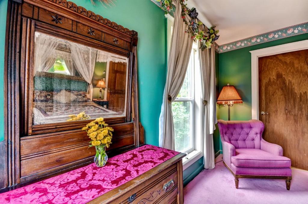 Astoria Painted Lady Historic Apt With River View! Luaran gambar
