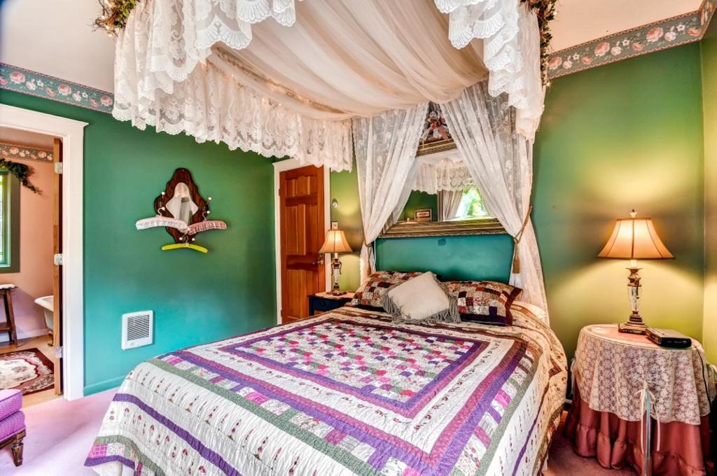 Astoria Painted Lady Historic Apt With River View! Luaran gambar